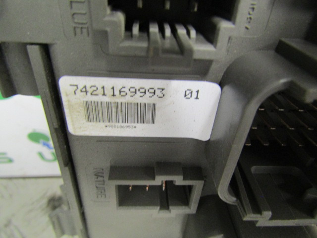 RENAULT MIDLUM DXI FUSE BOARD P/NO 7421169993-01 - Ηλεκτρικό σύστημα για Φορτηγό: φωτογραφία 3 RENAULT MIDLUM DXI FUSE BOARD P/NO 7421169993-01 - Ηλεκτρικό σύστημα για Φορτηγό: φωτογραφία 3