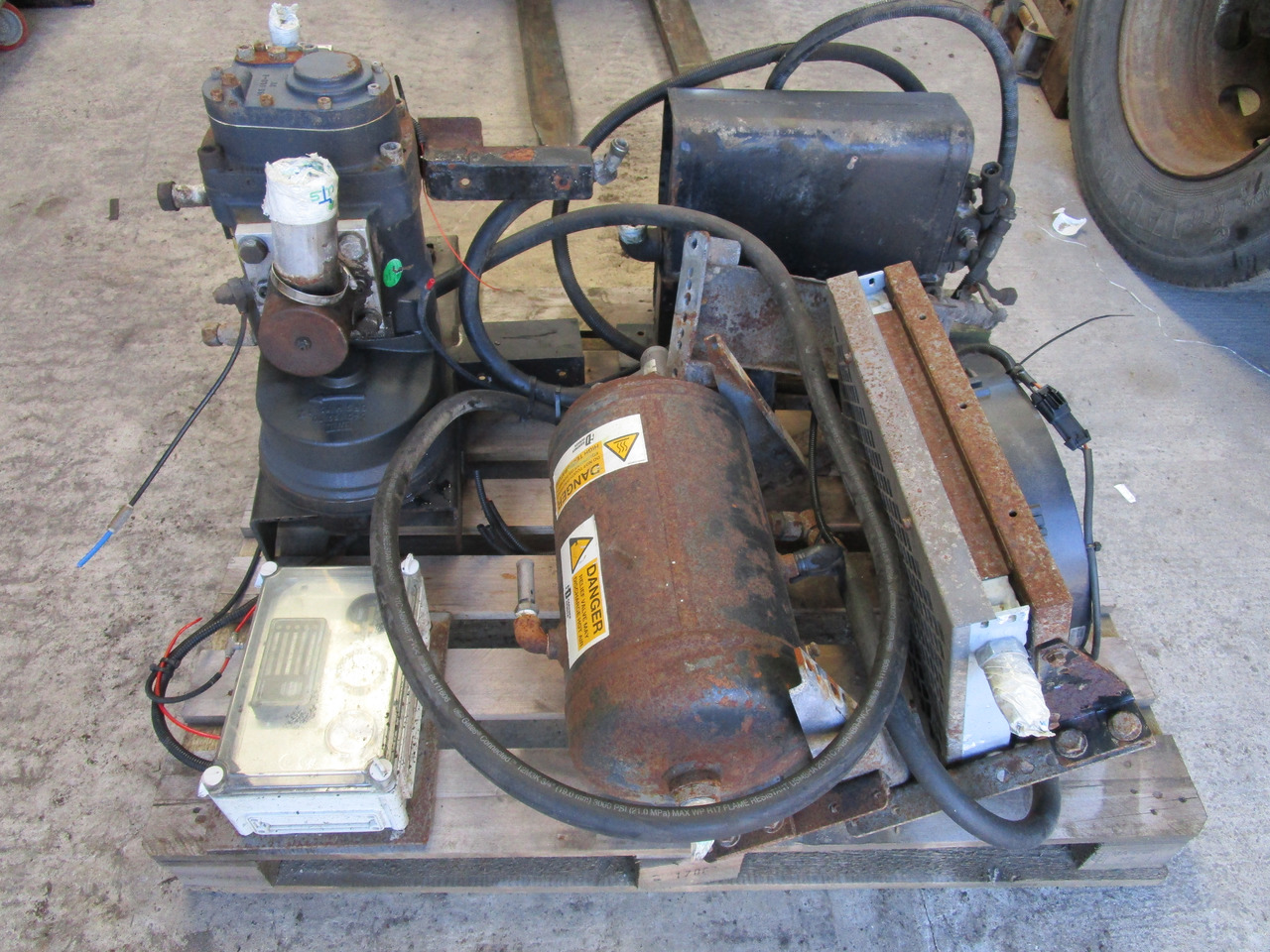 TRUCK MOUNTED TAMROTOR COMPRESSOR UNIT TYPE E12 - Κομπρεσέρ για Κοινοτικο όχημα/ Ειδικό όχημα: φωτογραφία 3 TRUCK MOUNTED TAMROTOR COMPRESSOR UNIT TYPE E12 - Κομπρεσέρ για Κοινοτικο όχημα/ Ειδικό όχημα: φωτογραφία 3