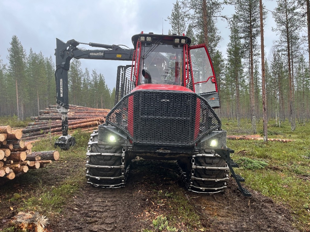 Komatsu 875 - Λαστιχοφόρα προωθητικo - forwarder: φωτογραφία 1 Komatsu 875 - Λαστιχοφόρα προωθητικo - forwarder: φωτογραφία 1