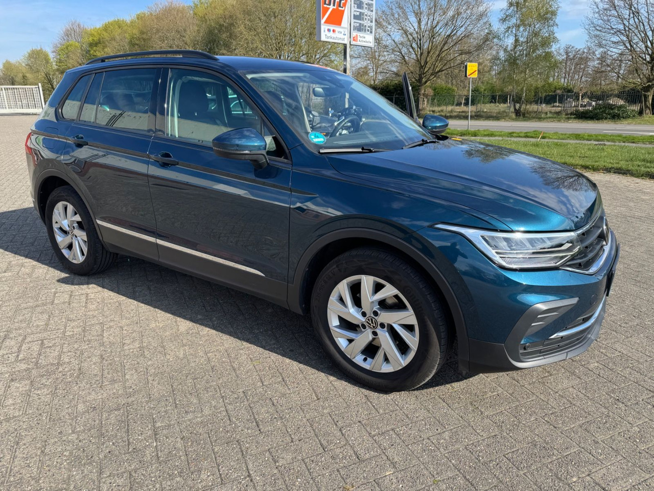 Volkswagen Tiguan Life 4Motion 2.0 TDI 7-Gang AHK - Αυτοκίνητο: φωτογραφία 1 Volkswagen Tiguan Life 4Motion 2.0 TDI 7-Gang AHK - Αυτοκίνητο: φωτογραφία 1