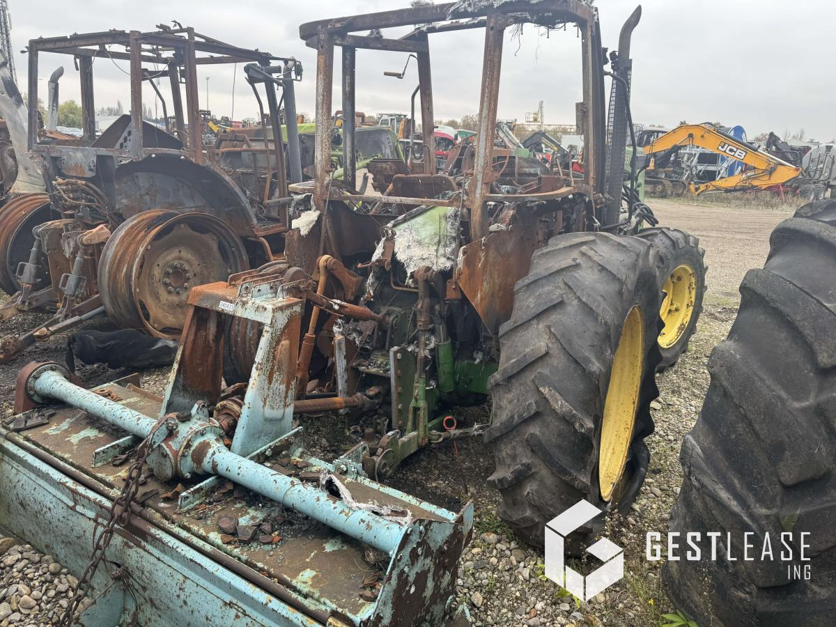 John Deere 5720 - Τρακτέρ: φωτογραφία 3 John Deere 5720 - Τρακτέρ: φωτογραφία 3