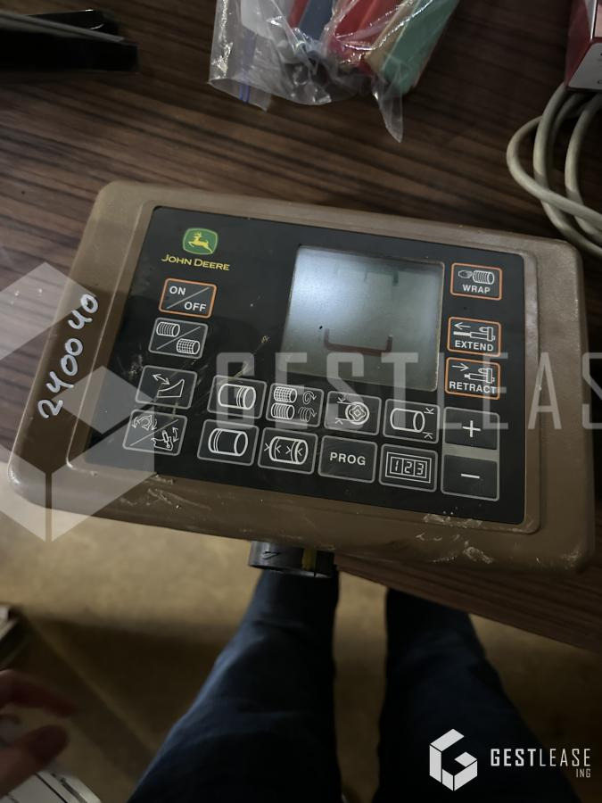 Χορτοδετική μηχανή στρόγγυλης μπάλας John Deere V461M: φωτογραφία 15