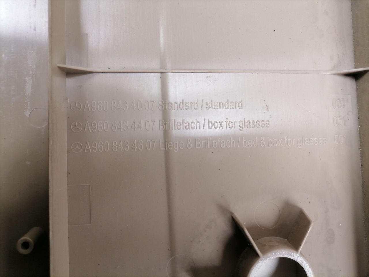 Mercedes-Benz Salongi plastik A9608434207 - Γενικό ανταλλακτικό για Φορτηγό: φωτογραφία 4 Mercedes-Benz Salongi plastik A9608434207 - Γενικό ανταλλακτικό για Φορτηγό: φωτογραφία 4