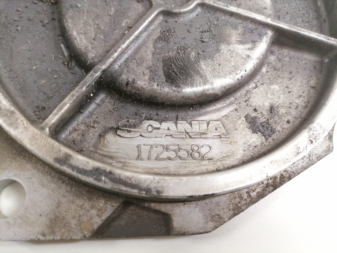 Scania Engine front cover 1725582 - Κινητήρας και ανταλλακτικά για Φορτηγό: φωτογραφία 2 Scania Engine front cover 1725582 - Κινητήρας και ανταλλακτικά για Φορτηγό: φωτογραφία 2