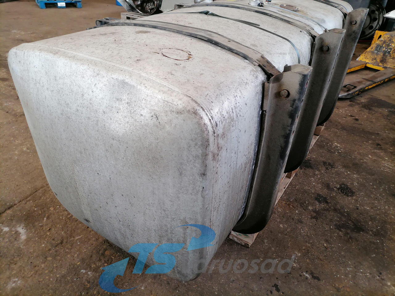 Scania Kütusepaak 700L 1517309 - Ρεζερβουάρ καυσίμου για Φορτηγό: φωτογραφία 2 Scania Kütusepaak 700L 1517309 - Ρεζερβουάρ καυσίμου για Φορτηγό: φωτογραφία 2