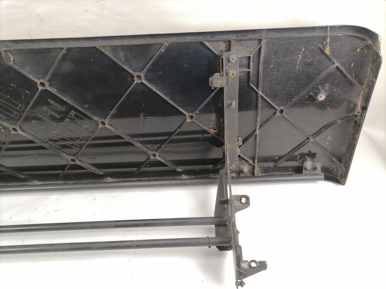 Scania Scania kabiini tuulesuunaja, vasak külg 1532460 - Αεροδυναμική/ Αεροτομή για Φορτηγό: φωτογραφία 3 Scania Scania kabiini tuulesuunaja, vasak külg 1532460 - Αεροδυναμική/ Αεροτομή για Φορτηγό: φωτογραφία 3