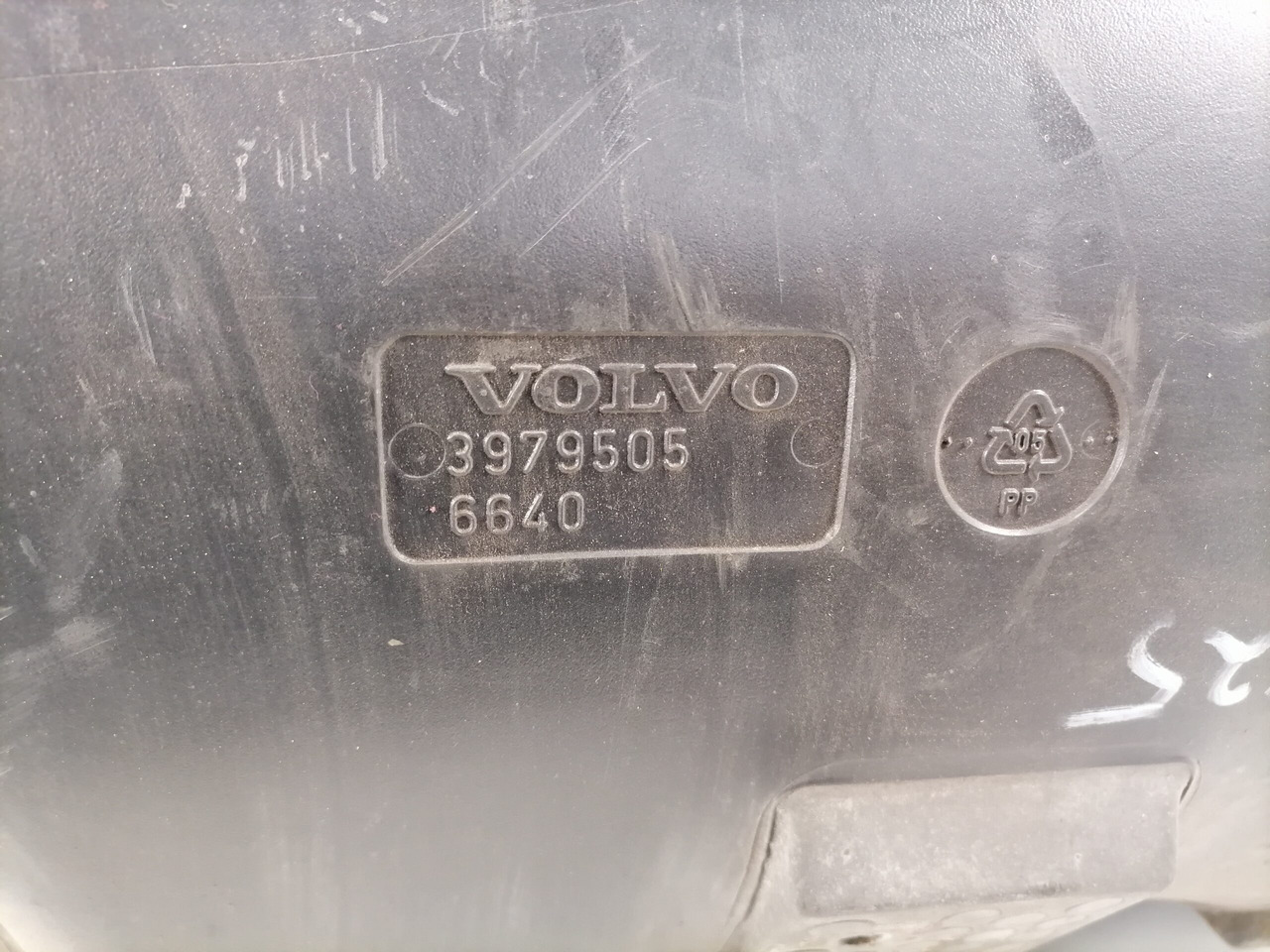 Volvo Air filter housing 3979505 - Σύστημα εισαγωγής αέρα για Φορτηγό: φωτογραφία 3 Volvo Air filter housing 3979505 - Σύστημα εισαγωγής αέρα για Φορτηγό: φωτογραφία 3