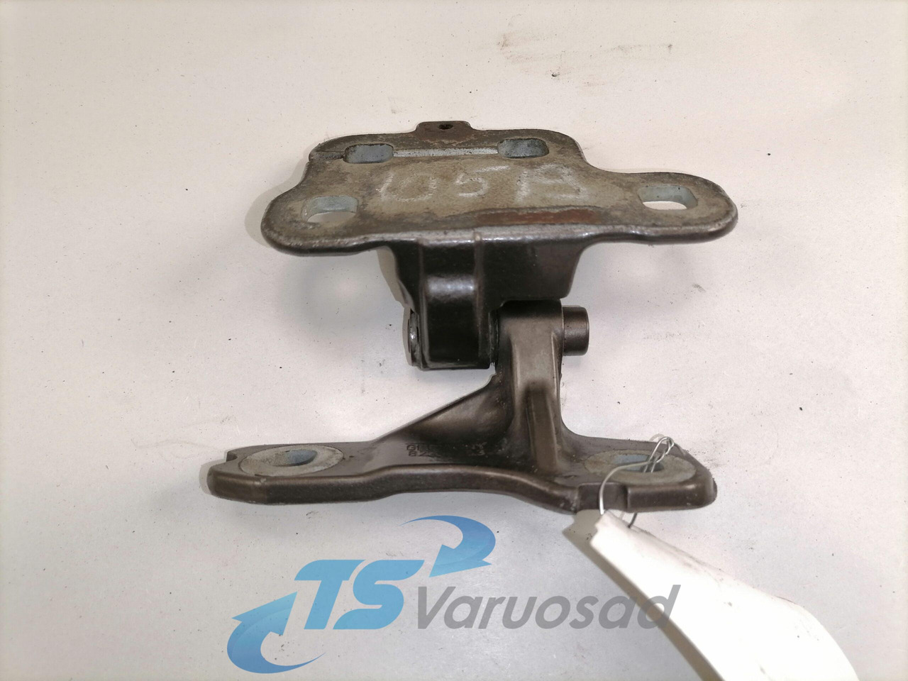 Volvo Door hinge 82319253 - Πόρτα και ανταλλακτικά για Φορτηγό: φωτογραφία 2 Volvo Door hinge 82319253 - Πόρτα και ανταλλακτικά για Φορτηγό: φωτογραφία 2