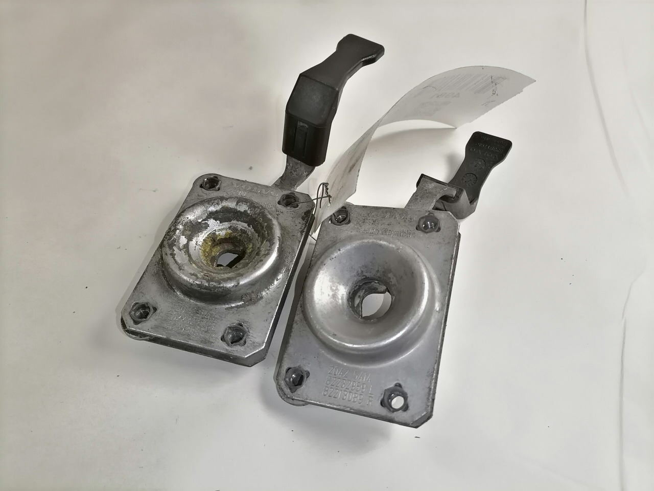 Volvo Iluvõre lukk 82232959 - Μάσκα ψυγείου για Φορτηγό: φωτογραφία 3 Volvo Iluvõre lukk 82232959 - Μάσκα ψυγείου για Φορτηγό: φωτογραφία 3