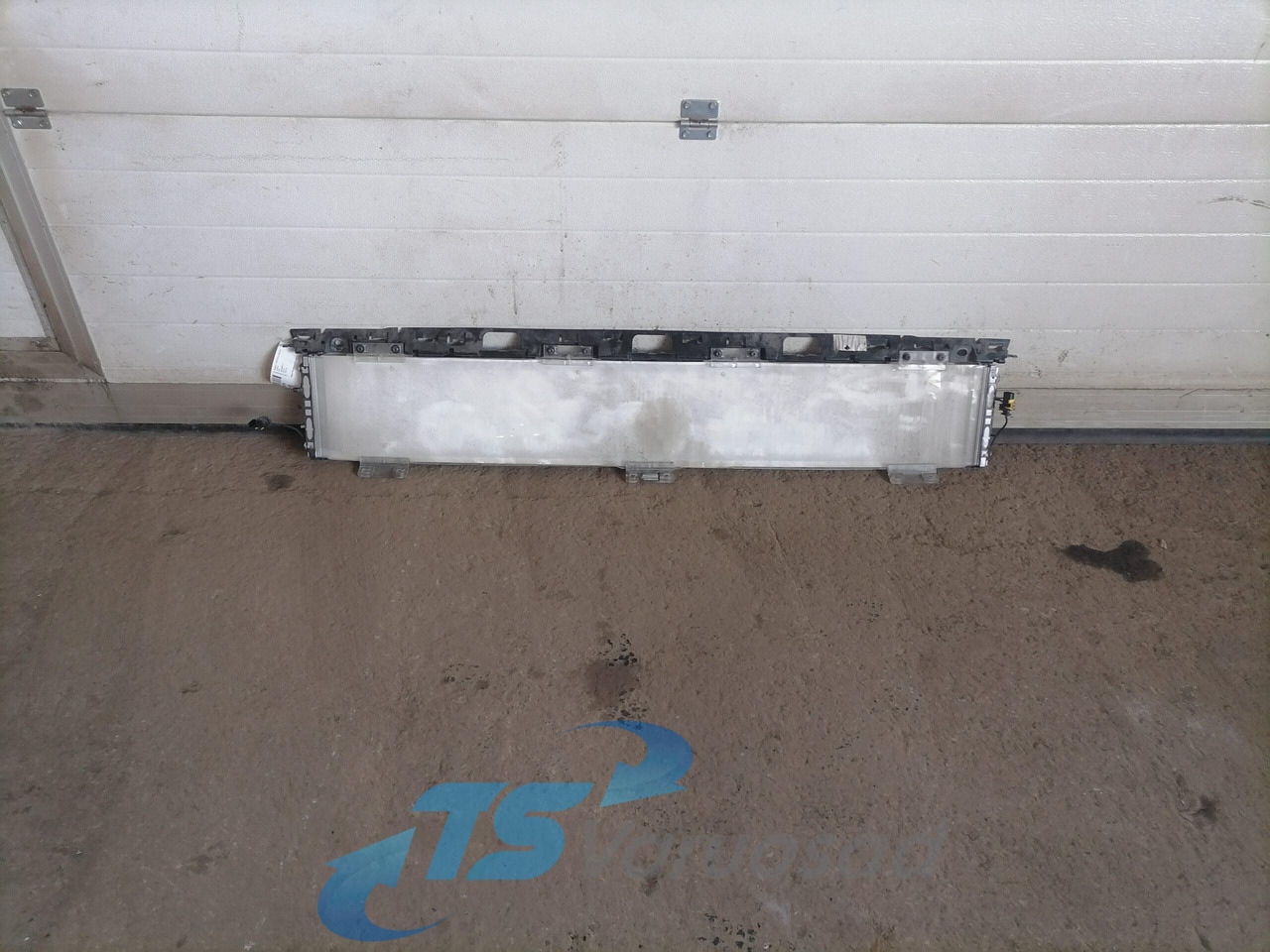 Volvo Kabiini reklaamvalgusti 82098413 - Φωτισμός για Φορτηγό: φωτογραφία 1 Volvo Kabiini reklaamvalgusti 82098413 - Φωτισμός για Φορτηγό: φωτογραφία 1