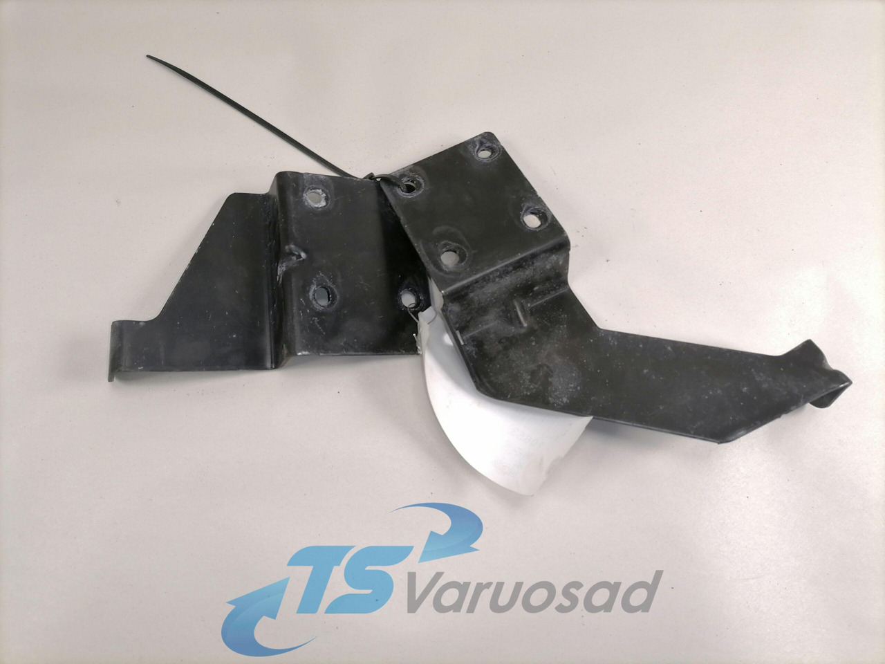 Volvo Kabiini tuulesuunaja kandur 82282286 - Αεροδυναμική/ Αεροτομή για Φορτηγό: φωτογραφία 2 Volvo Kabiini tuulesuunaja kandur 82282286 - Αεροδυναμική/ Αεροτομή για Φορτηγό: φωτογραφία 2