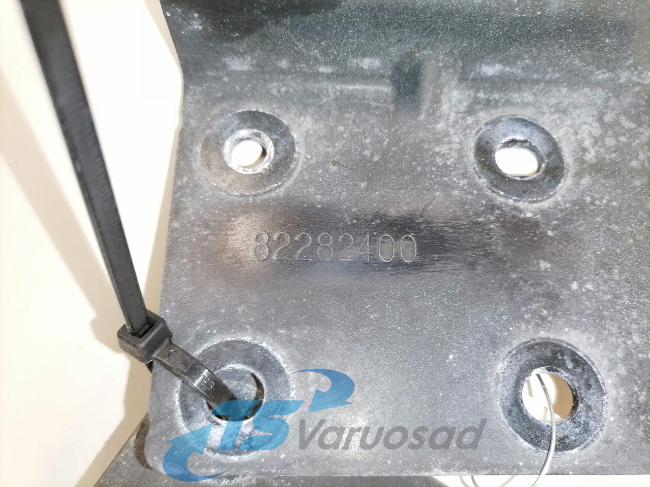 Volvo Kabiini tuulesuunaja kandur 82282286 - Αεροδυναμική/ Αεροτομή για Φορτηγό: φωτογραφία 3 Volvo Kabiini tuulesuunaja kandur 82282286 - Αεροδυναμική/ Αεροτομή για Φορτηγό: φωτογραφία 3