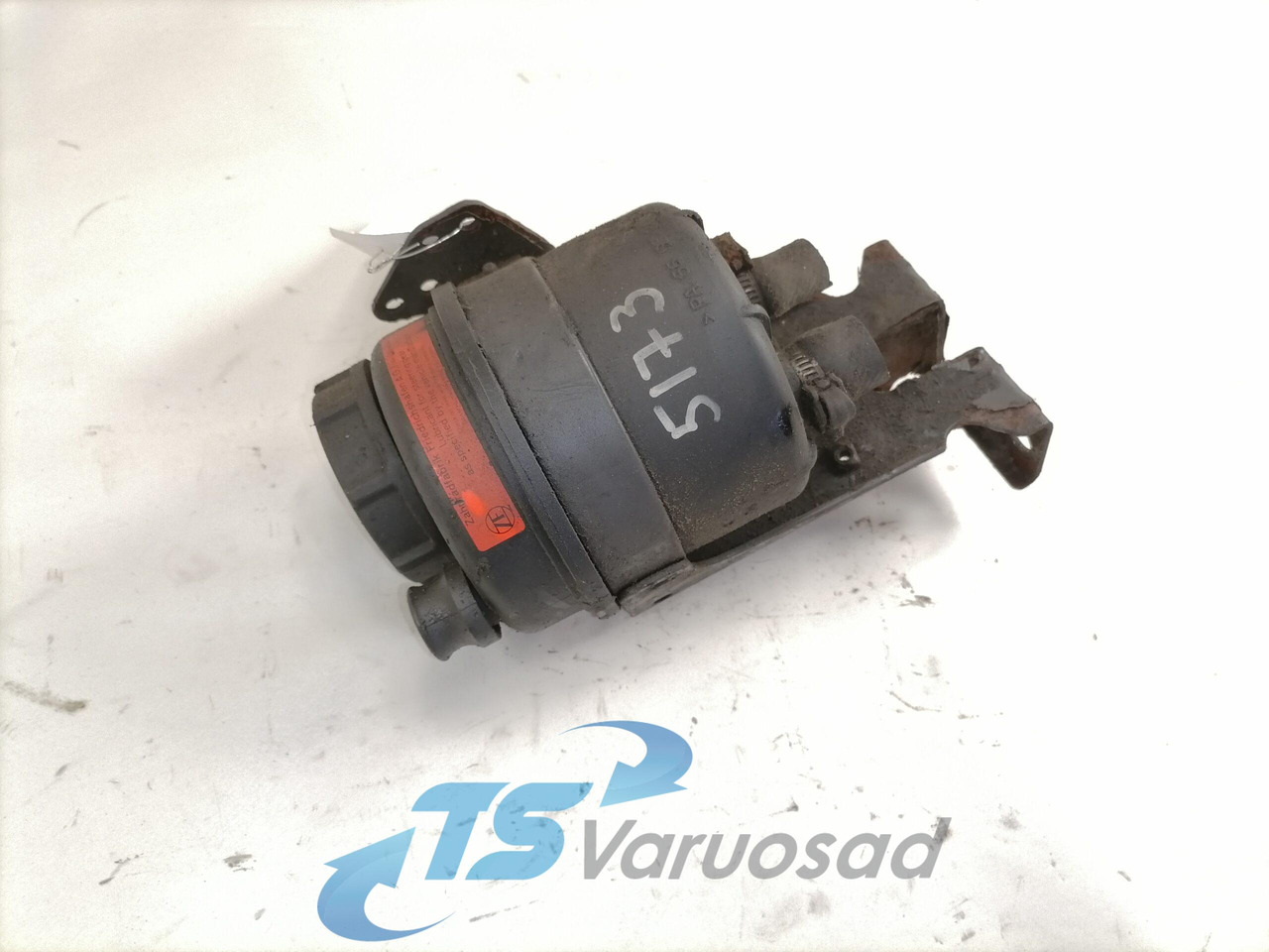 Volvo Steering oil tank+ bracket 1592945 - Σωλήνας τιμονιού για Φορτηγό: φωτογραφία 1 Volvo Steering oil tank+ bracket 1592945 - Σωλήνας τιμονιού για Φορτηγό: φωτογραφία 1