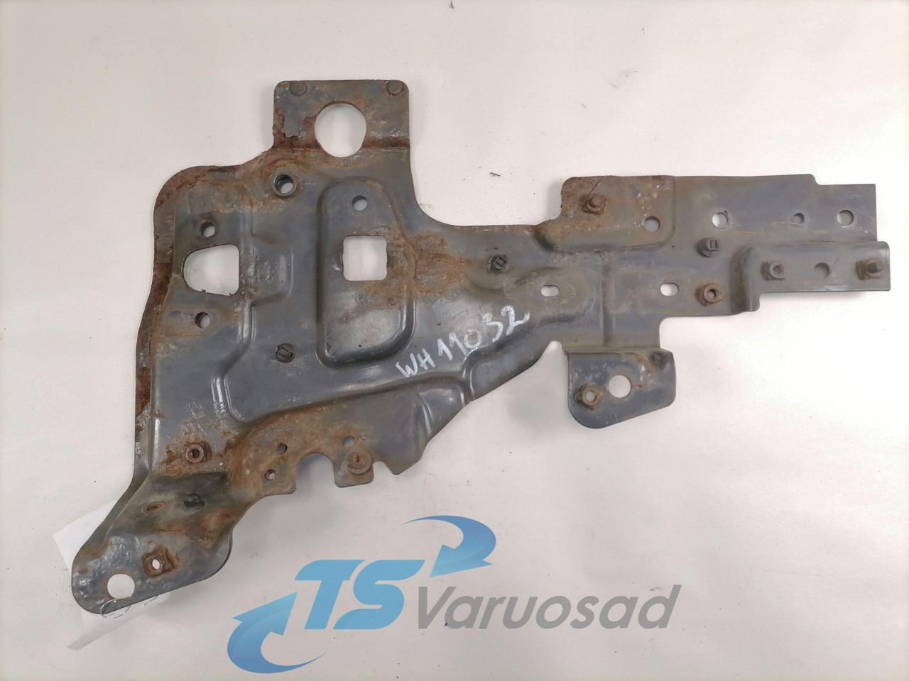 Volvo light bracket 84146828 - Φωτισμός για Φορτηγό: φωτογραφία 2 Volvo light bracket 84146828 - Φωτισμός για Φορτηγό: φωτογραφία 2