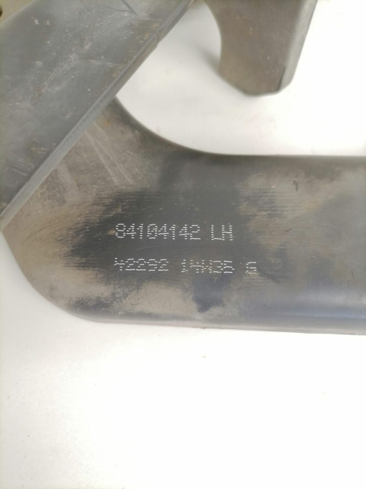 Volvo lower grille carrier hinge 84104142 - Μάσκα ψυγείου για Φορτηγό: φωτογραφία 2 Volvo lower grille carrier hinge 84104142 - Μάσκα ψυγείου για Φορτηγό: φωτογραφία 2