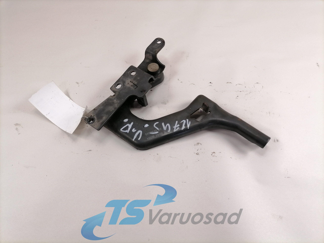 Volvo lower grille carrier hinge 84104142 - Μάσκα ψυγείου για Φορτηγό: φωτογραφία 1 Volvo lower grille carrier hinge 84104142 - Μάσκα ψυγείου για Φορτηγό: φωτογραφία 1