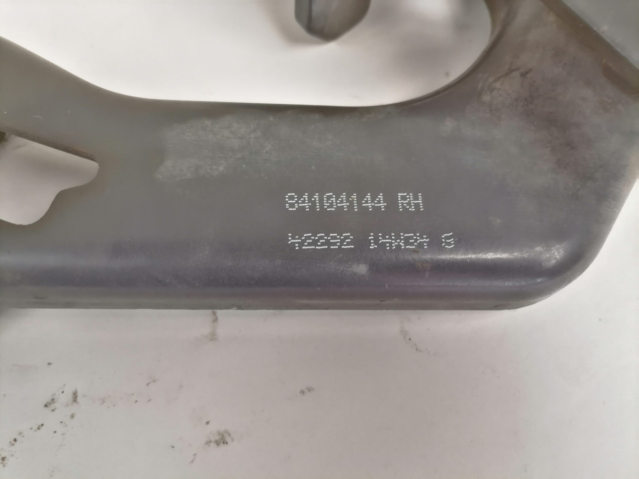 Volvo lower grille carrier hinge 84104144 - Μάσκα ψυγείου για Φορτηγό: φωτογραφία 3 Volvo lower grille carrier hinge 84104144 - Μάσκα ψυγείου για Φορτηγό: φωτογραφία 3