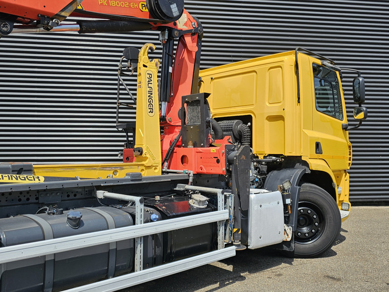 DAF CF 330 6x2-4 / PALFINGER CRANE + HOOKLIFT - Φορτηγό φόρτωσης γάντζου, Φορτηγό με γερανό: φωτογραφία 4 DAF CF 330 6x2-4 / PALFINGER CRANE + HOOKLIFT - Φορτηγό φόρτωσης γάντζου, Φορτηγό με γερανό: φωτογραφία 4