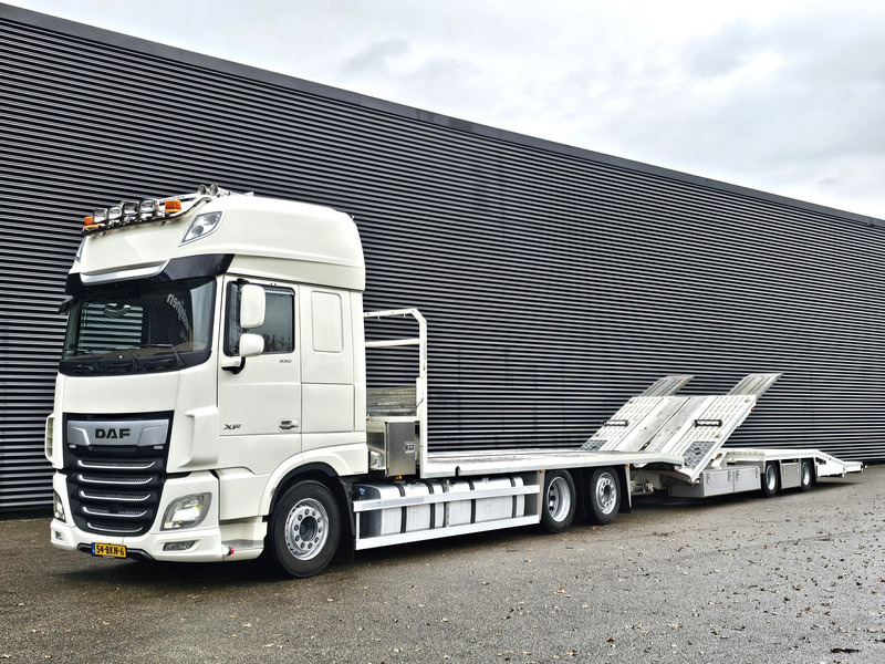 DAF XF 530 6x2 + TRAILER / MACHINE TRANSPORT / - Φορτηγό ρυμούλκησης: φωτογραφία 1 DAF XF 530 6x2 + TRAILER / MACHINE TRANSPORT / - Φορτηγό ρυμούλκησης: φωτογραφία 1