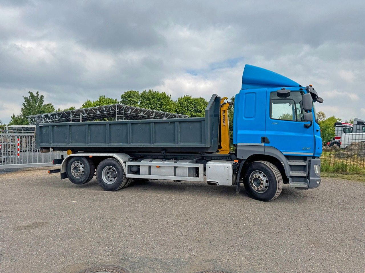 DAF CF 480 6X2 Abroller Funk 8 Stück neue Pirelli DAF CF 480 6X2 Abroller Funk 8 Stück neue Pirelli - Φορτηγό φόρτωσης γάντζου: φωτογραφία 1 DAF CF 480 6X2 Abroller Funk 8 Stück neue Pirelli DAF CF 480 6X2 Abroller Funk 8 Stück neue Pirelli - Φορτηγό φόρτωσης γάντζου: φωτογραφία 1