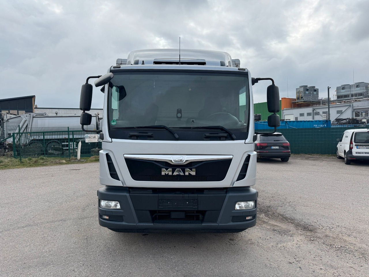 MAN 15.290 4X2 Koffer mit Hebebühne AHK - Φορτηγό κόφα: φωτογραφία 5 MAN 15.290 4X2 Koffer mit Hebebühne AHK - Φορτηγό κόφα: φωτογραφία 5
