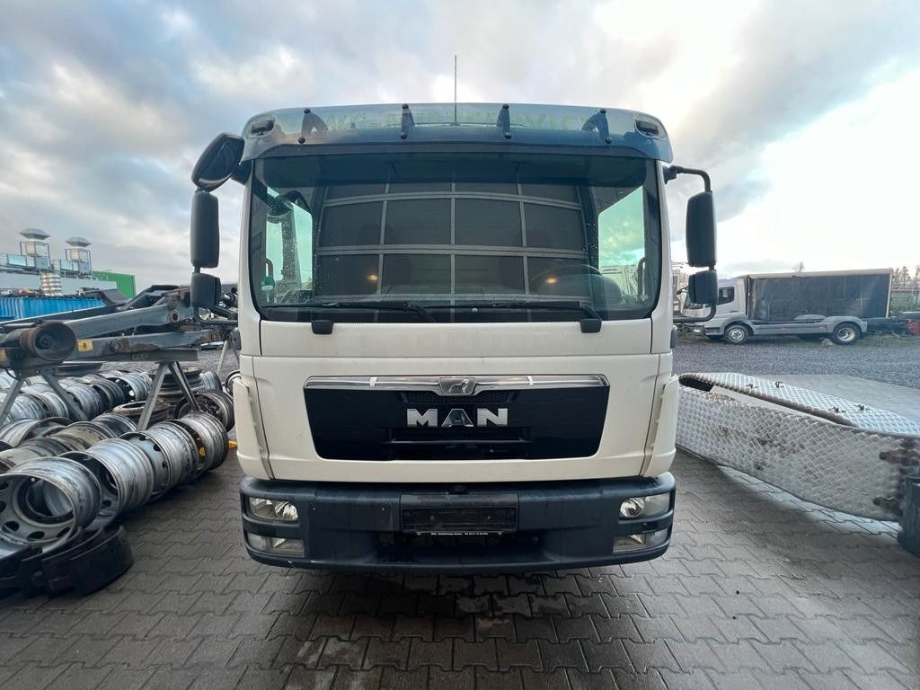 Interior photo 2: Μικρό φορτηγό με καρότσα MAN 8.180 4X2 offene Pritsche MAN 8.180 4X2 offene Pritsche