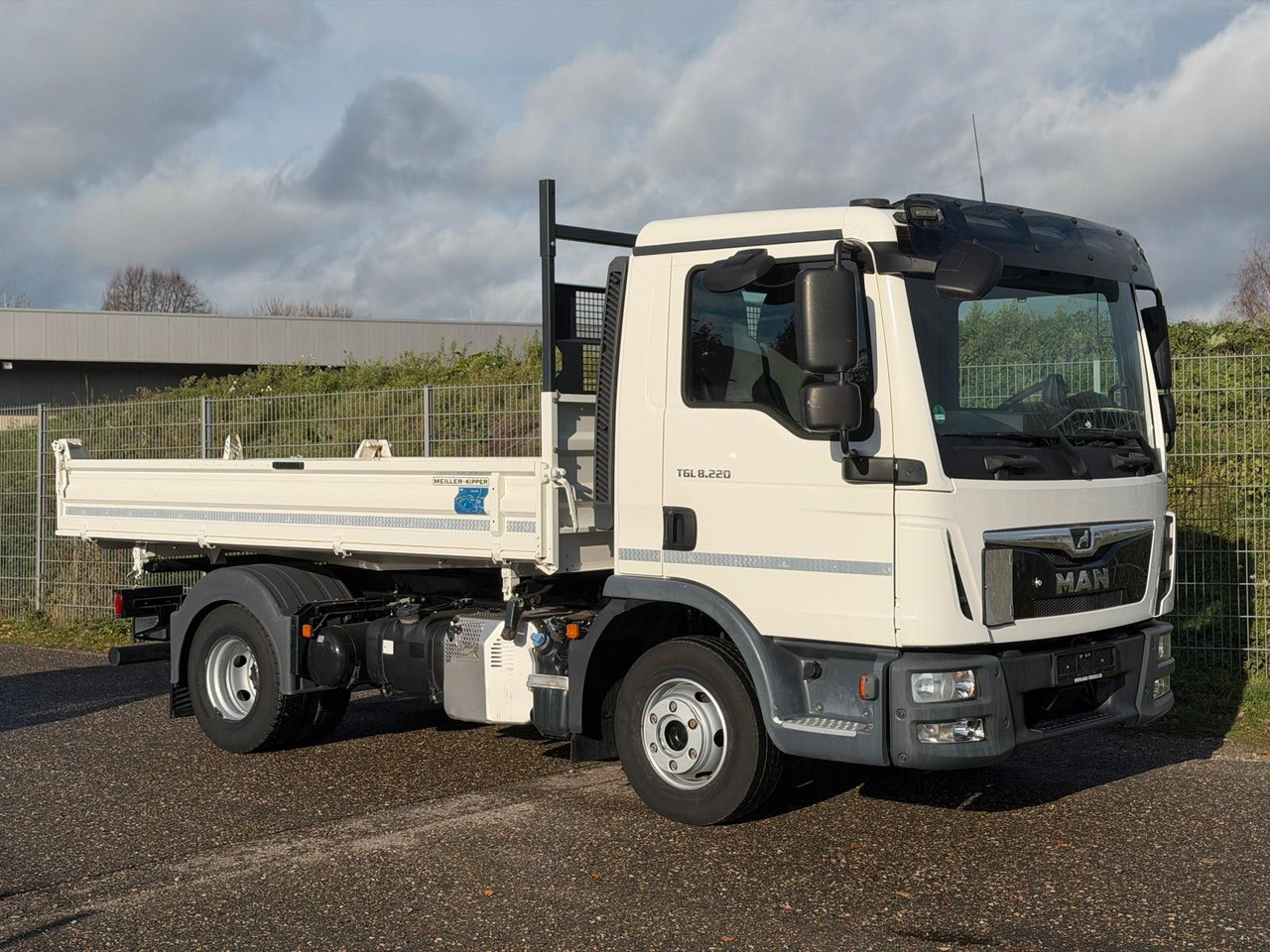 MAN 8.220 4x2 Meiller 3S. Kipper | TOP Zustand! - Όχημα με ανατρεπομενη καροτσα: φωτογραφία 5 MAN 8.220 4x2 Meiller 3S. Kipper | TOP Zustand! - Όχημα με ανατρεπομενη καροτσα: φωτογραφία 5