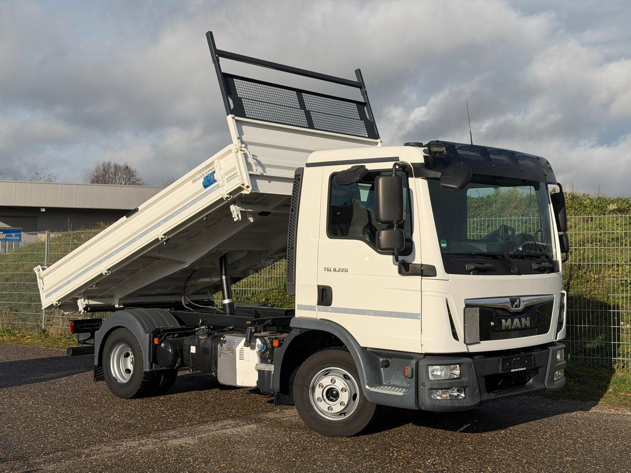 MAN 8.220 4x2 Meiller 3S. Kipper | TOP Zustand! - Όχημα με ανατρεπομενη καροτσα: φωτογραφία 1 MAN 8.220 4x2 Meiller 3S. Kipper | TOP Zustand! - Όχημα με ανατρεπομενη καροτσα: φωτογραφία 1