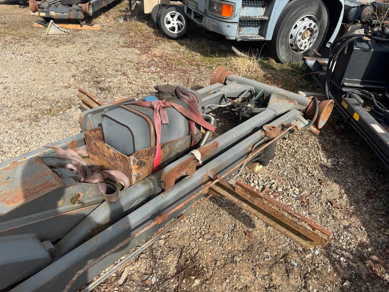 Meiller Abrollaufbau für 6X4 mit 3,90 Radstand - Φορτηγό φόρτωσης γάντζου: φωτογραφία 5 Meiller Abrollaufbau für 6X4 mit 3,90 Radstand - Φορτηγό φόρτωσης γάντζου: φωτογραφία 5