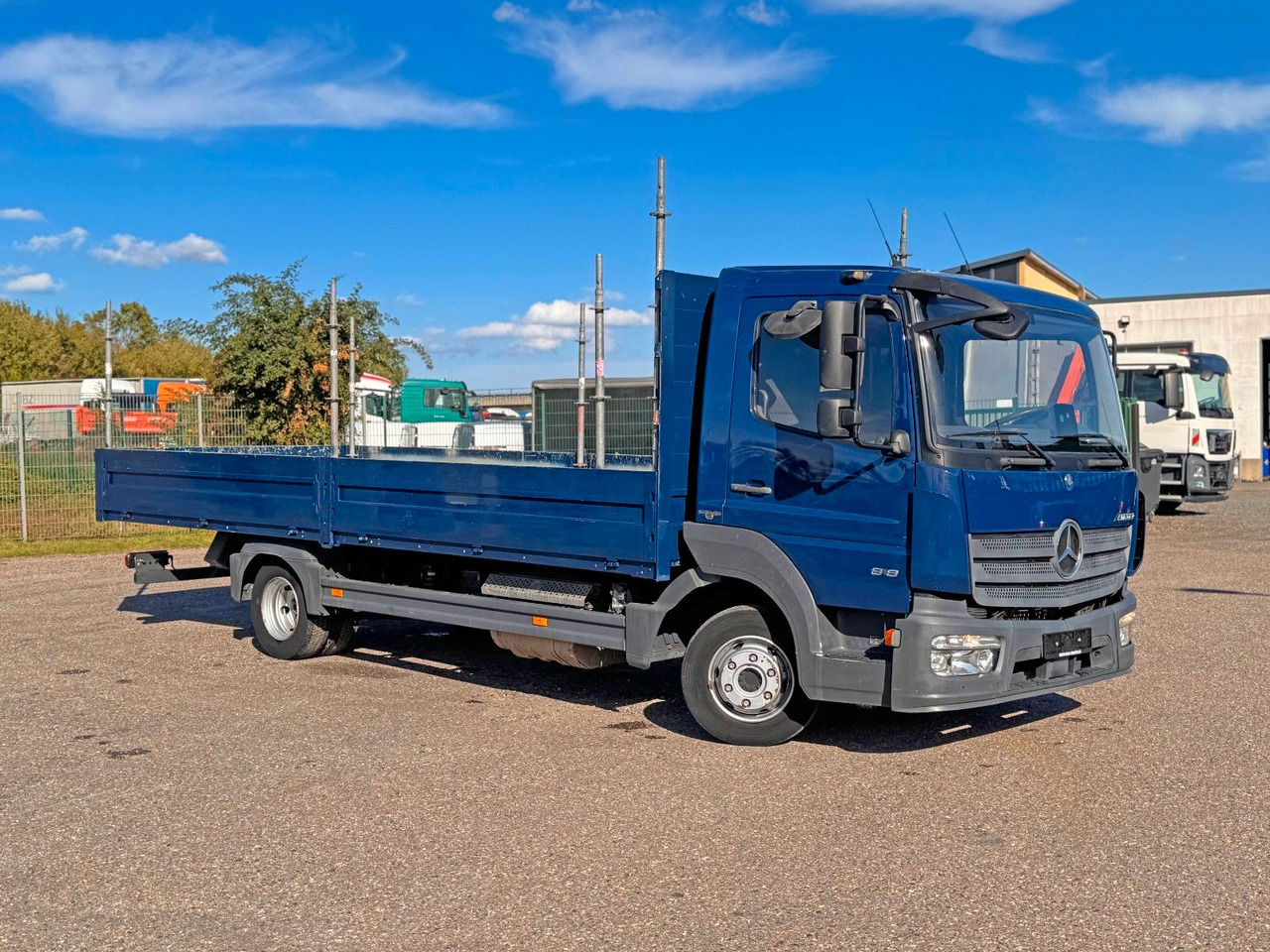 Mercedes-Benz 818 4X2 Pritsche original Kilometer - Μικρό φορτηγό με καρότσα: φωτογραφία 1 Mercedes-Benz 818 4X2 Pritsche original Kilometer - Μικρό φορτηγό με καρότσα: φωτογραφία 1