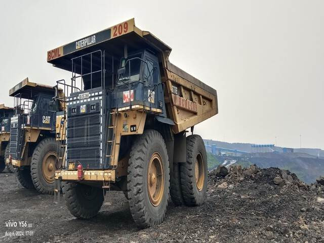 CAT 777E - Ανατρεπόμενο όχημα μεταφοράς λατομικών υλικών: φωτογραφία 1 CAT 777E - Ανατρεπόμενο όχημα μεταφοράς λατομικών υλικών: φωτογραφία 1