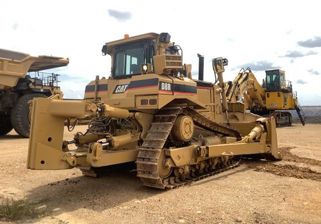 CAT D8R - Μπουλντόζα: φωτογραφία 3 CAT D8R - Μπουλντόζα: φωτογραφία 3