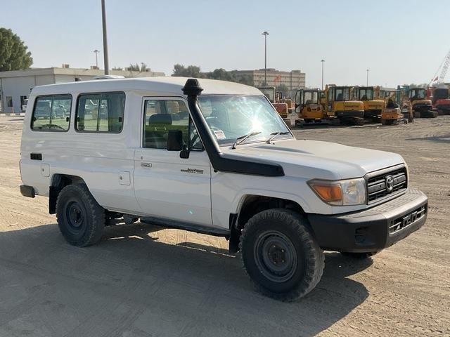 Toyota Land Cruiser - Αυτοκίνητο: φωτογραφία 1 Toyota Land Cruiser - Αυτοκίνητο: φωτογραφία 1