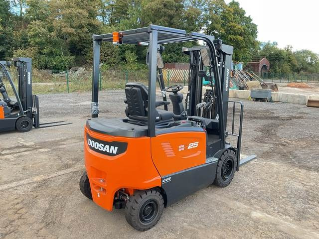 Doosan B25X-7 PLUS - Ηλεκτροκίνητο περονοφόρο: φωτογραφία 3 Doosan B25X-7 PLUS - Ηλεκτροκίνητο περονοφόρο: φωτογραφία 3
