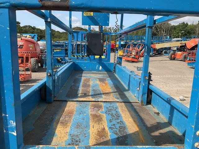 Ψαλιδωτό ανυψωτικό Genie GS3232: φωτογραφία 18