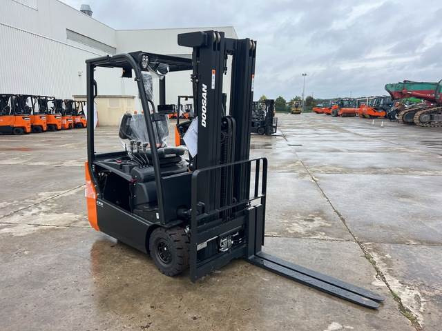 Doosan B15T-7 PLUS - Ηλεκτροκίνητο περονοφόρο: φωτογραφία 4 Doosan B15T-7 PLUS - Ηλεκτροκίνητο περονοφόρο: φωτογραφία 4
