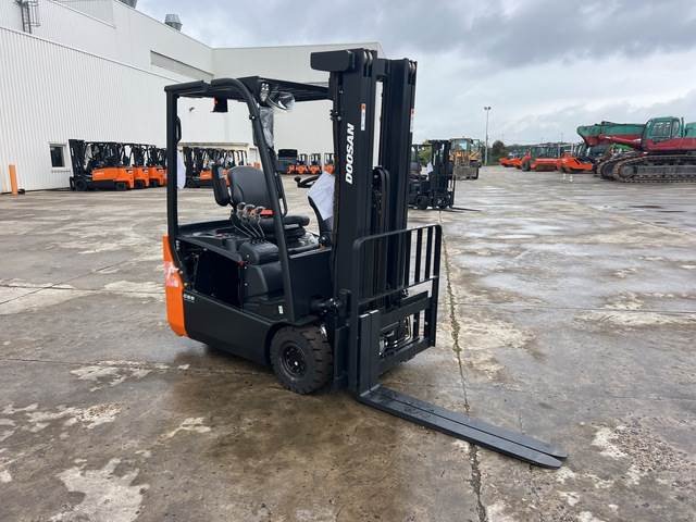 Doosan B15T-7 PLUS - Ηλεκτροκίνητο περονοφόρο: φωτογραφία 4 Doosan B15T-7 PLUS - Ηλεκτροκίνητο περονοφόρο: φωτογραφία 4