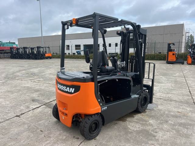 Doosan B30X-7 PLUS - Ηλεκτροκίνητο περονοφόρο: φωτογραφία 3 Doosan B30X-7 PLUS - Ηλεκτροκίνητο περονοφόρο: φωτογραφία 3