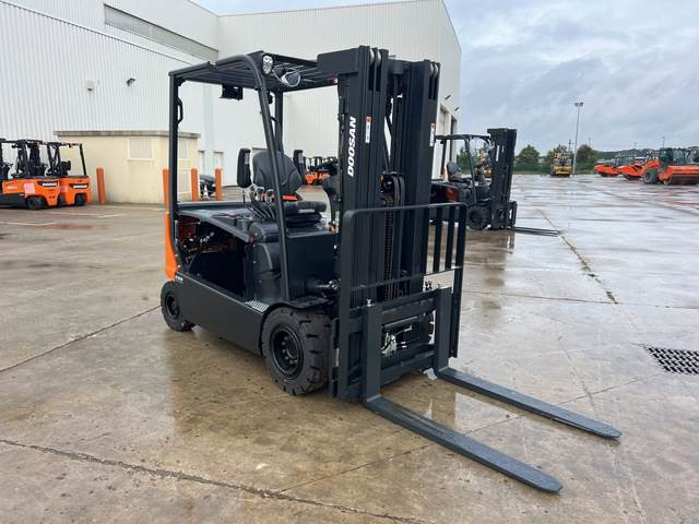 Doosan B30X-7 PLUS - Ηλεκτροκίνητο περονοφόρο: φωτογραφία 4 Doosan B30X-7 PLUS - Ηλεκτροκίνητο περονοφόρο: φωτογραφία 4