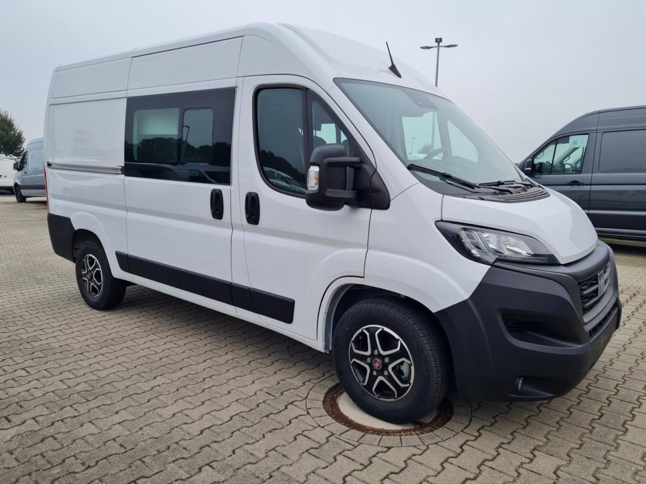 Fiat Ducato 35 Kombi Doka 7-Sitze 2x Schiebetür Maxi L2H2 - Μικρό λεωφορείο, Επιβατικό βαν: φωτογραφία 4 Fiat Ducato 35 Kombi Doka 7-Sitze 2x Schiebetür Maxi L2H2 - Μικρό λεωφορείο, Επιβατικό βαν: φωτογραφία 4