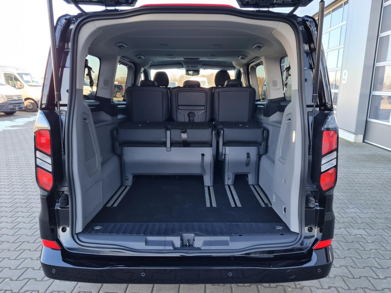 Διπλοκάμπινο ελαφρύ επαγγελματικό Ford Tourneo Custom 320 L1 AG Titanium X AHK LED NAVI 2X SCHIEBE: φωτογραφία 7