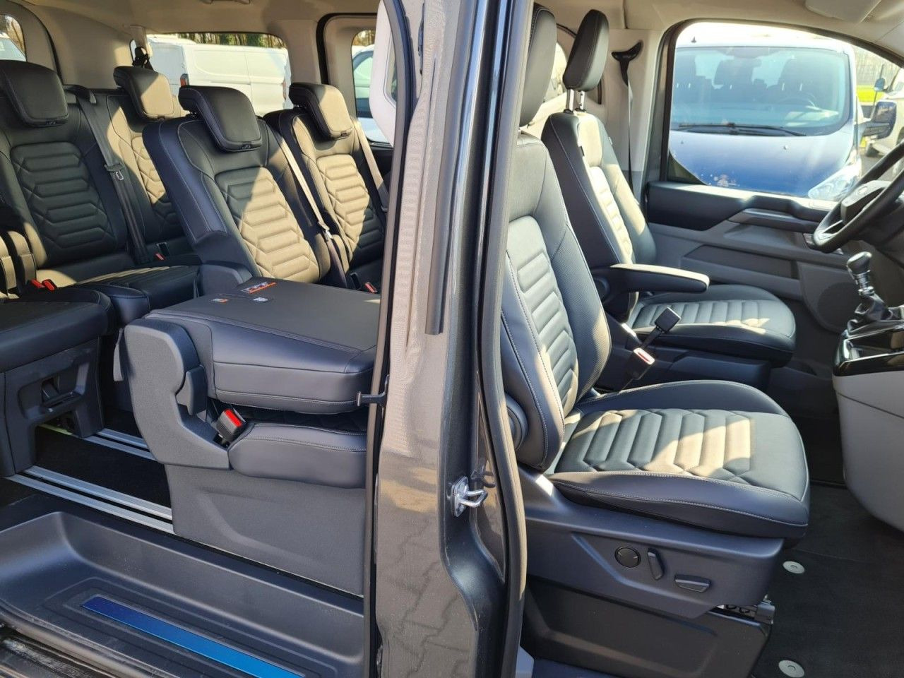 Ford Tourneo Custom 320 Titanium X L1 AHK LED LMF NAV - Επιβατικό βαν: φωτογραφία 4 Ford Tourneo Custom 320 Titanium X L1 AHK LED LMF NAV - Επιβατικό βαν: φωτογραφία 4