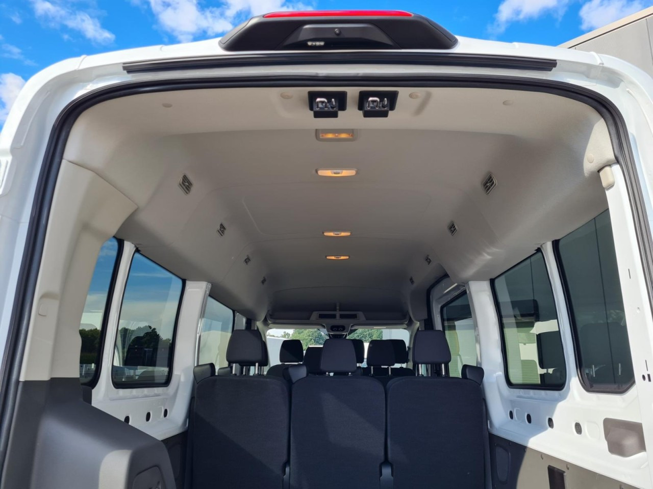 Μίσθωση  Ford Transit 350 Kombi TDCi L3 Trend 9 Sitzer AUTOMATIK Ford Transit 350 Kombi TDCi L3 Trend 9 Sitzer AUTOMATIK: φωτογραφία 17