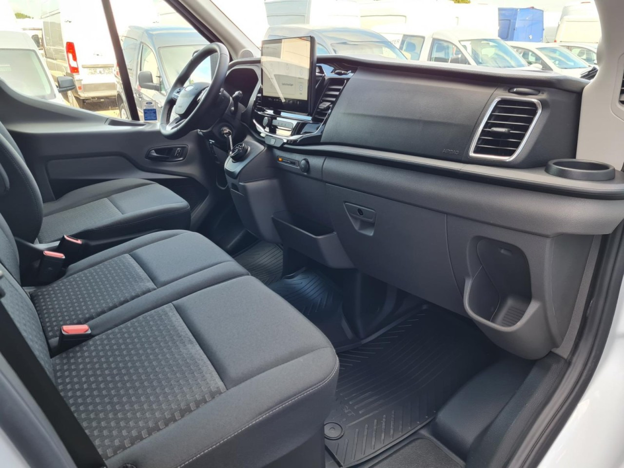 Μίσθωση  Ford Transit 350 Kombi TDCi L3 Trend 9 Sitzer AUTOMATIK Ford Transit 350 Kombi TDCi L3 Trend 9 Sitzer AUTOMATIK: φωτογραφία 15