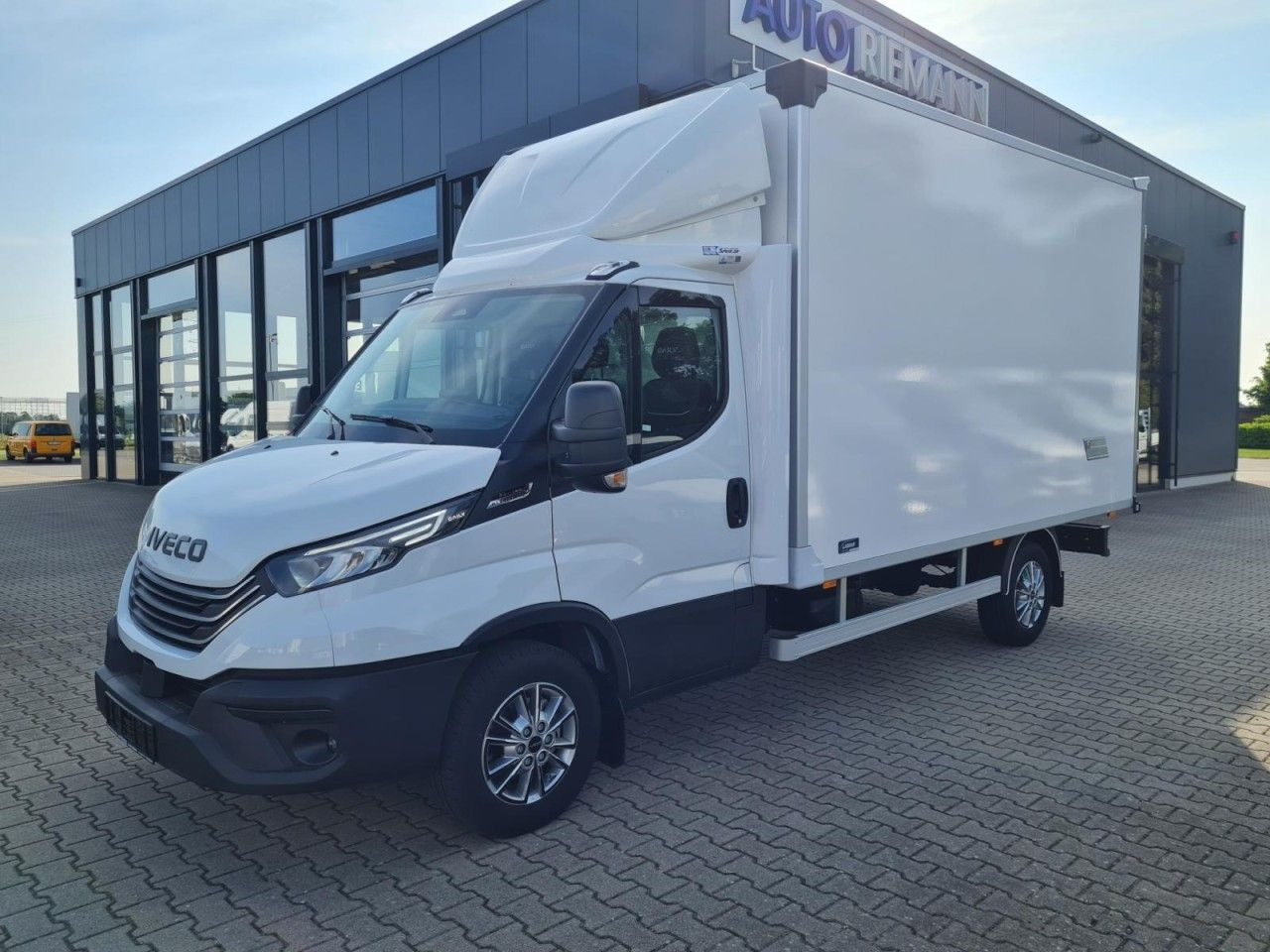 Iveco 35S 18 3.0 Koffer Hi Matic LM KLIMA KAMERA Navig - Επαγγελματικό αυτοκίνητο κόφα: φωτογραφία 3 Iveco 35S 18 3.0 Koffer Hi Matic LM KLIMA KAMERA Navig - Επαγγελματικό αυτοκίνητο κόφα: φωτογραφία 3