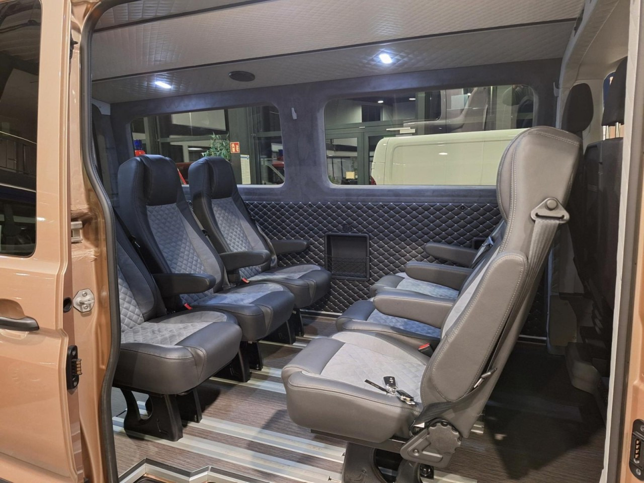 Man TGE 3.180 TDi Kombi 9 Sitze ALU KAMERA LED LEDER Sonderumbau - Διπλοκάμπινο ελαφρύ επαγγελματικό: φωτογραφία 5 Man TGE 3.180 TDi Kombi 9 Sitze ALU KAMERA LED LEDER Sonderumbau - Διπλοκάμπινο ελαφρύ επαγγελματικό: φωτογραφία 5