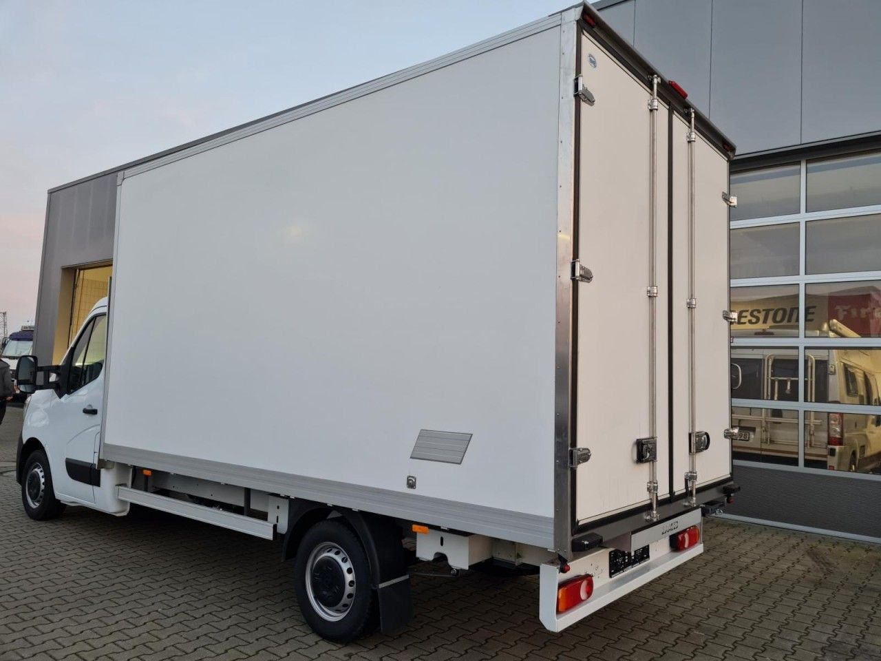 Renault Master 3.5t Möbel Koffer KLIMA LUFTFEDERUNG TEMP - Επαγγελματικό αυτοκίνητο κόφα: φωτογραφία 5 Renault Master 3.5t Möbel Koffer KLIMA LUFTFEDERUNG TEMP - Επαγγελματικό αυτοκίνητο κόφα: φωτογραφία 5