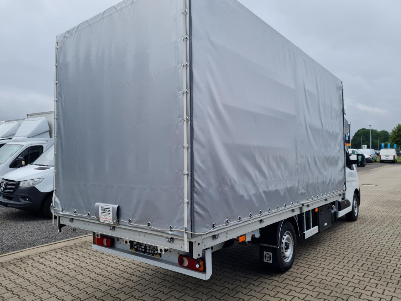 Renault Master 35 Pritsche Schiebe Plane Schlafkab 10 PAL LUFTFEDER - Επαγγελματικό αυτοκίνητο με μουσαμά: φωτογραφία 4 Renault Master 35 Pritsche Schiebe Plane Schlafkab 10 PAL LUFTFEDER - Επαγγελματικό αυτοκίνητο με μουσαμά: φωτογραφία 4