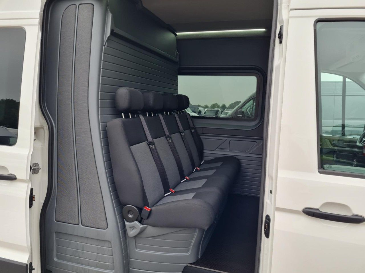Volkswagen Crafter 35 Kasten Plus 4MOTION Doka Mixto L4H3 - Βαν, Διπλοκάμπινο ελαφρύ επαγγελματικό: φωτογραφία 4 Volkswagen Crafter 35 Kasten Plus 4MOTION Doka Mixto L4H3 - Βαν, Διπλοκάμπινο ελαφρύ επαγγελματικό: φωτογραφία 4