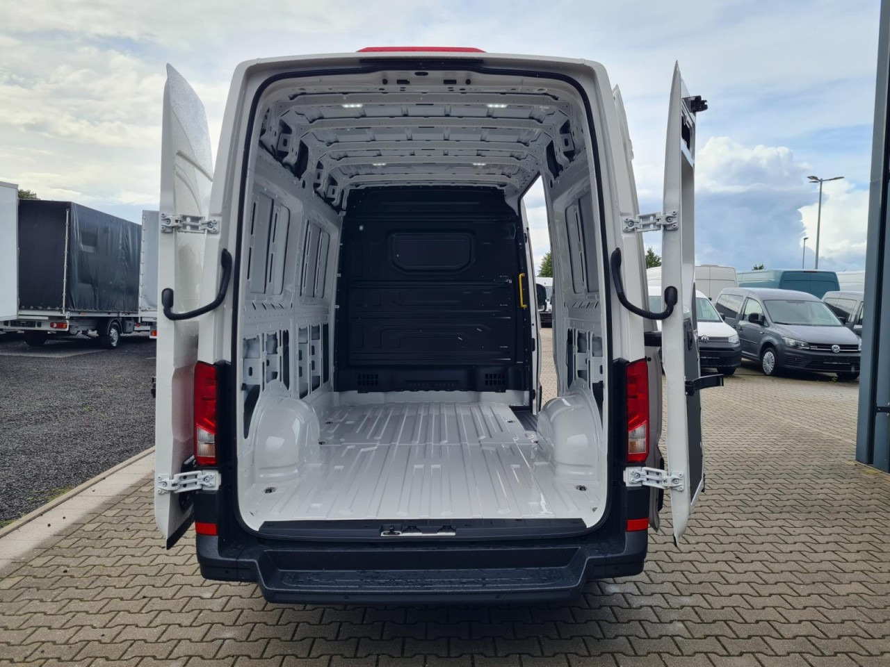 Volkswagen Crafter 35 Kasten TDI MR PDC KLIMA Tempomat L3H3 - Βαν: φωτογραφία 5 Volkswagen Crafter 35 Kasten TDI MR PDC KLIMA Tempomat L3H3 - Βαν: φωτογραφία 5